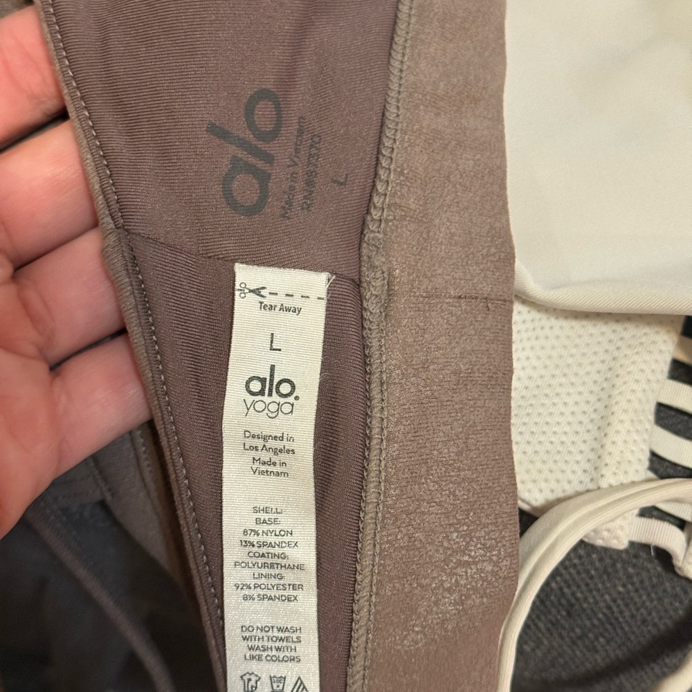 ALO Yoga Tan Activewear Set - Picture 9 of 15